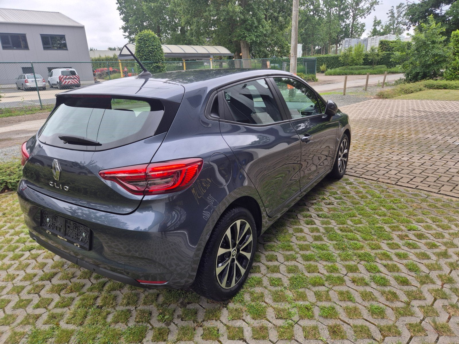 RENAULT CLIO 1.0 TCE.. MET GARANTIE IN MOOIE STAAT, Auto's, Voorwielaandrijving, Dealer onderhouden, Stof, Euro 6