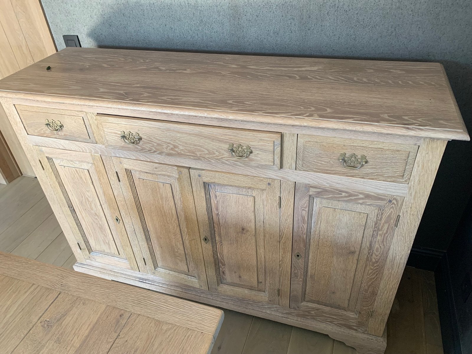 Prachtige eiken dressoir en tafel, Huis en Inrichting, Ophalen of Verzenden, Zo goed als nieuw, Eikenhout