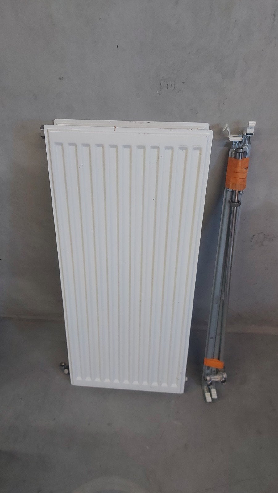 Radiator wit 1x 90x40x10 compleet, Doe-het-zelf en Bouw, Verwarming en Radiatoren, Ophalen, Radiator