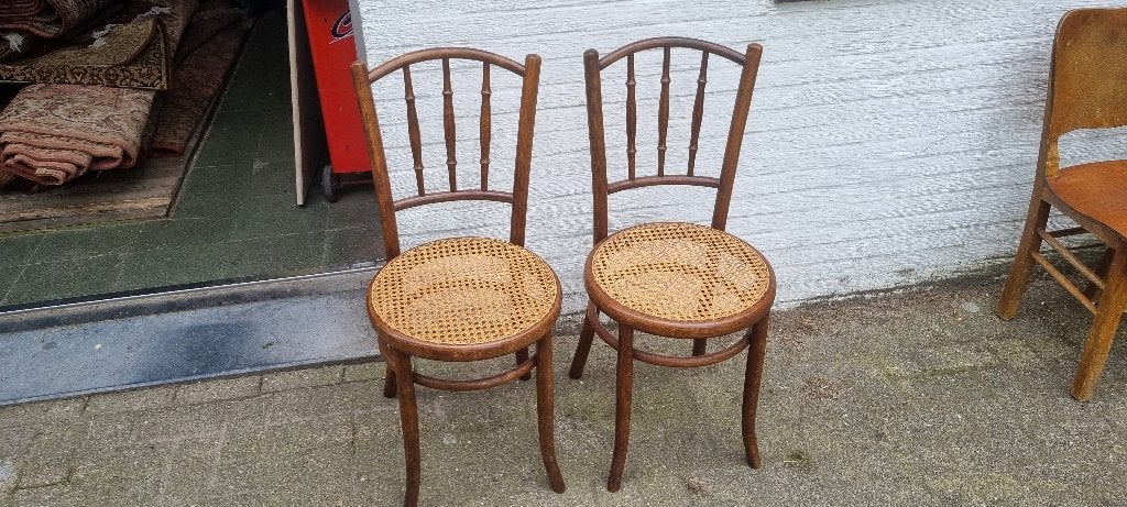 Stoelen gratis af te halen, Ophalen