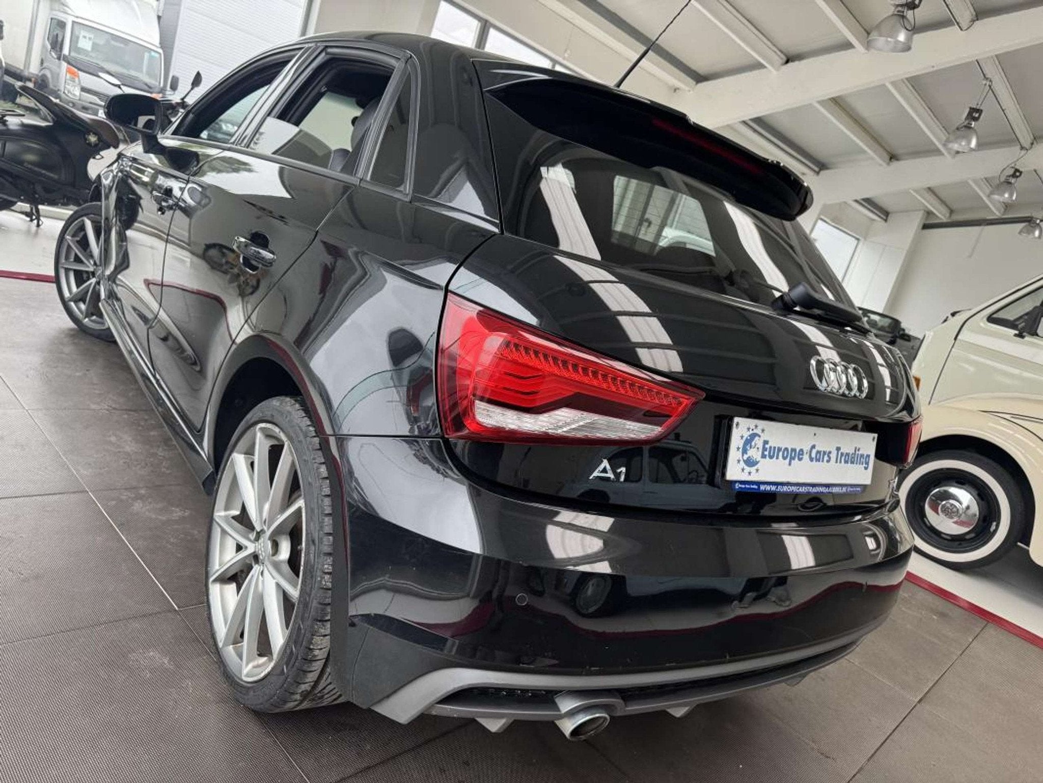 Audi A1 S line 1.6TDI 115CH BVA S-TRONIC DISTRIBUTION OK CUI, Autos, Achat, A1, Entreprise, 116 ch