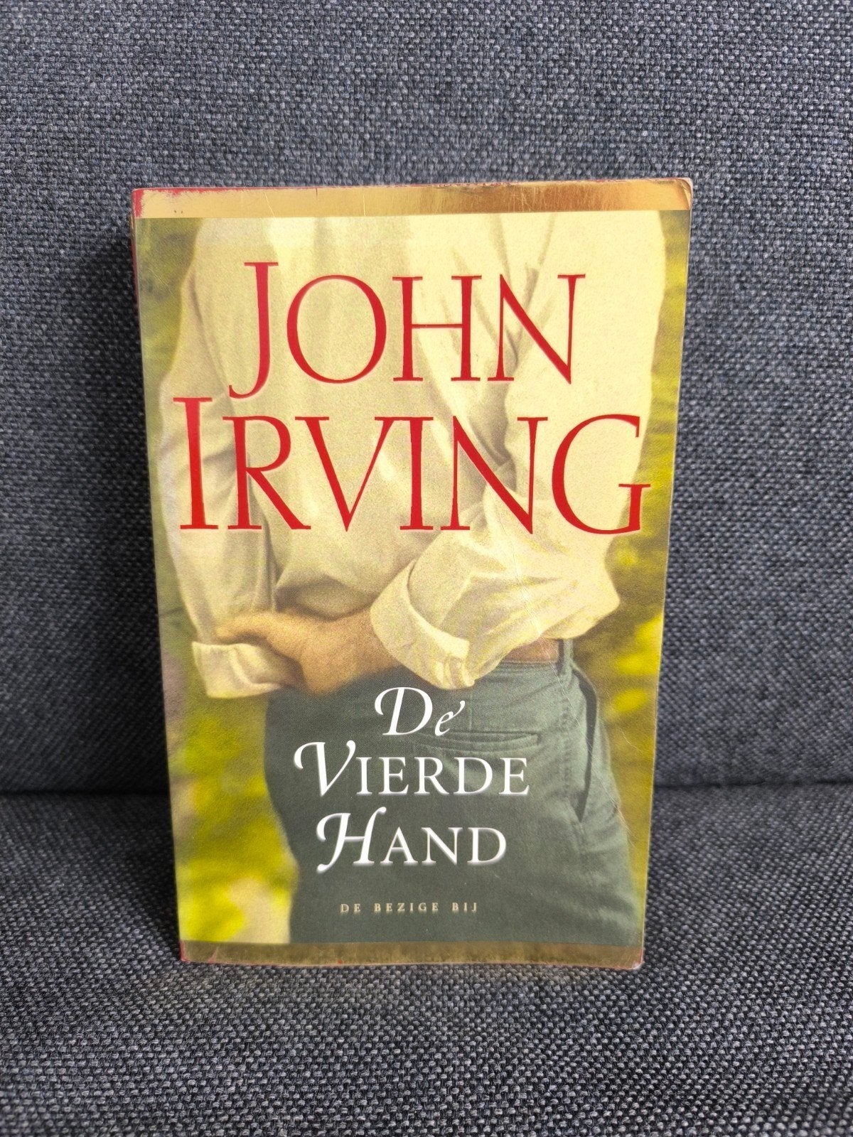 De vierde hand (John Irving), Ophalen, Zo goed als nieuw, John Irving, Amerika