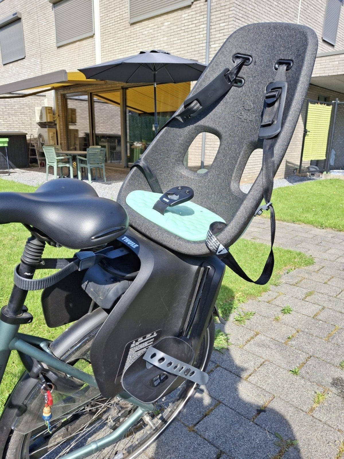 Thule fietsstoeltje mint groen tot grootte kindje 120cm, Fietsen en Brommers, Achterzitje, Voetsteuntjes, Thule Yepp Fietsstoeltje + Easyfit adapter
