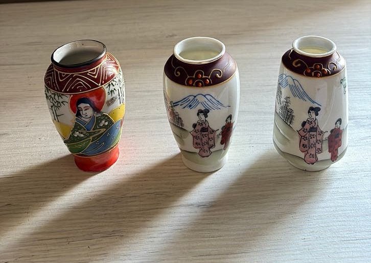 3 vases  japonais vintage - Décor de geisha et de pagode, Antiquités & Art, Enlèvement ou Envoi