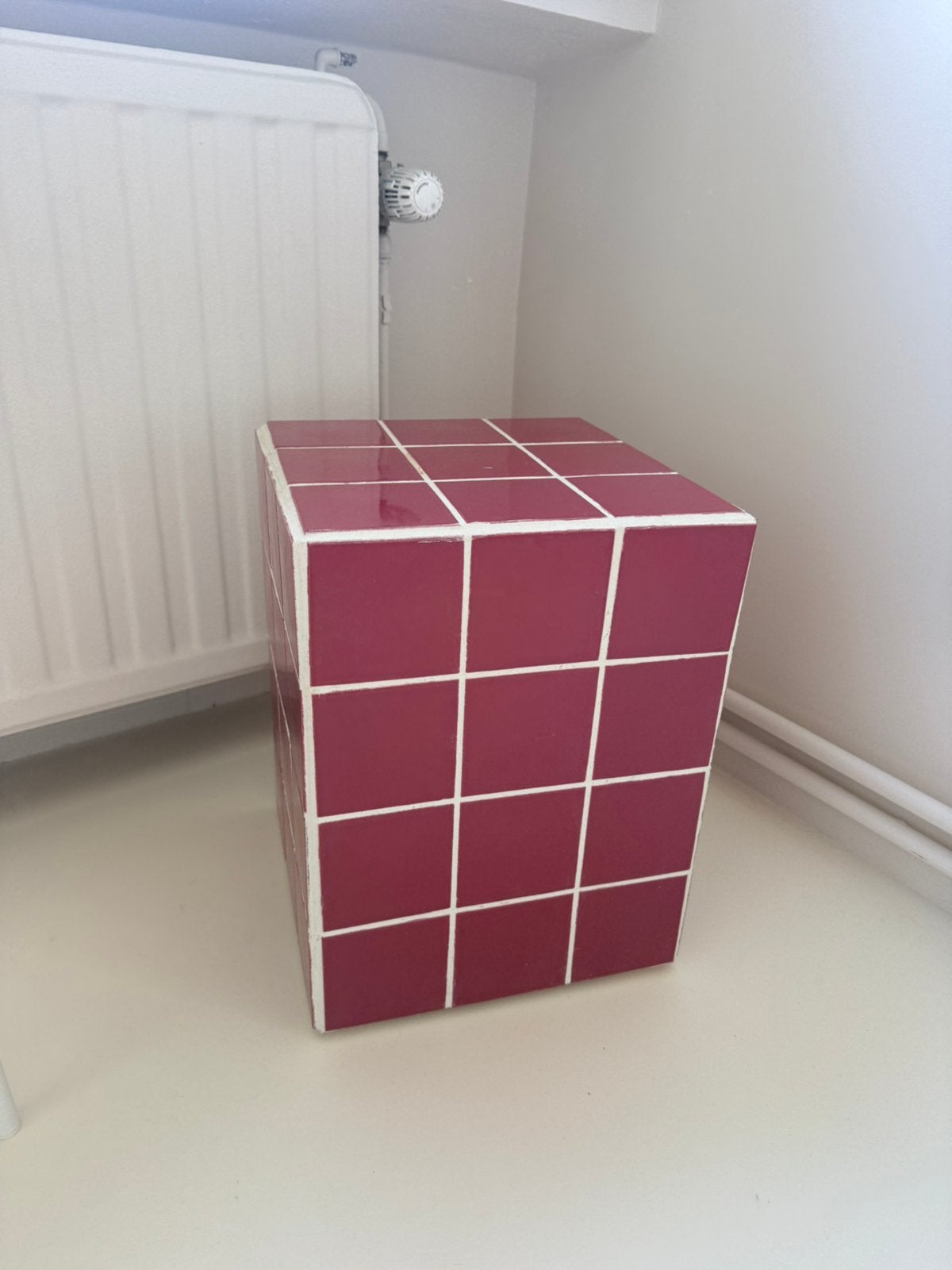 Table d'appoint/tabouret carrelé — bordeaux, 31  31  42 cm, Maison & Meubles, Enlèvement, Comme neuf