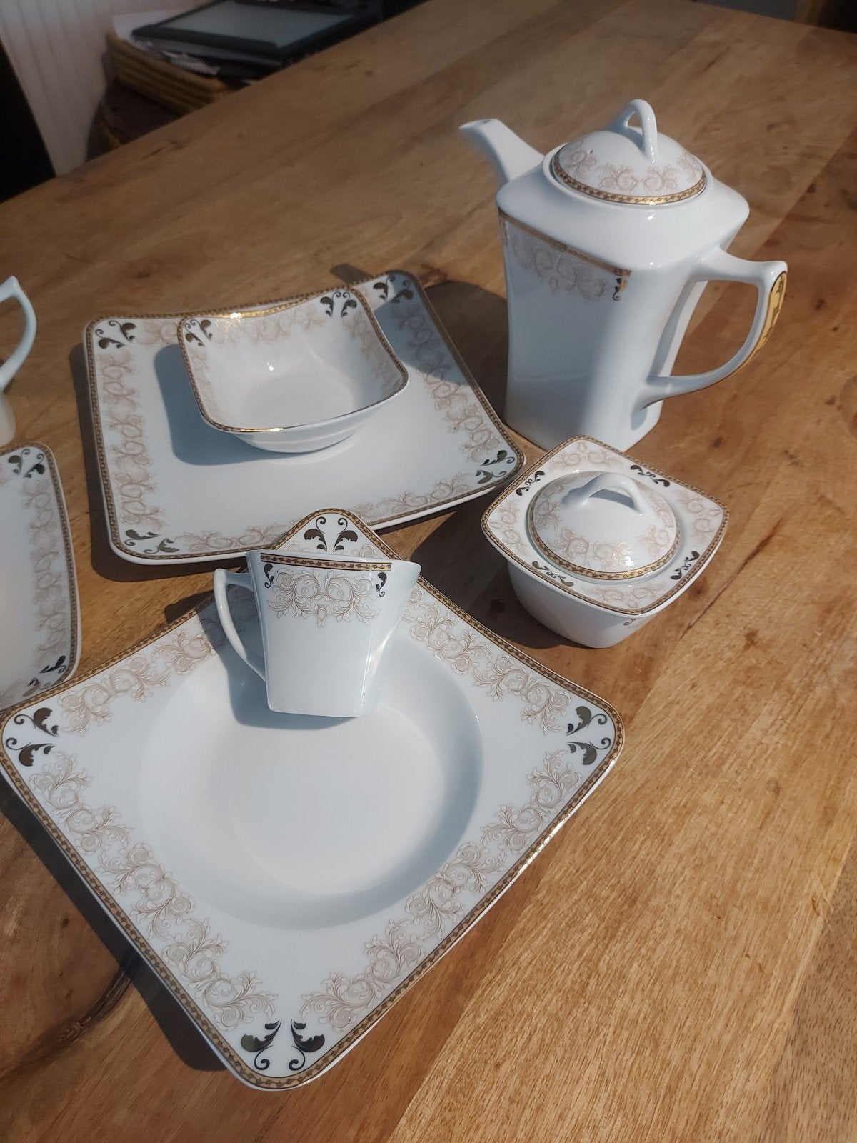 Belle vaisselle en porcelaine pour 12 personnes — Nouveauté, Maison & Meubles, Cuisine | Vaisselle, Enlèvement