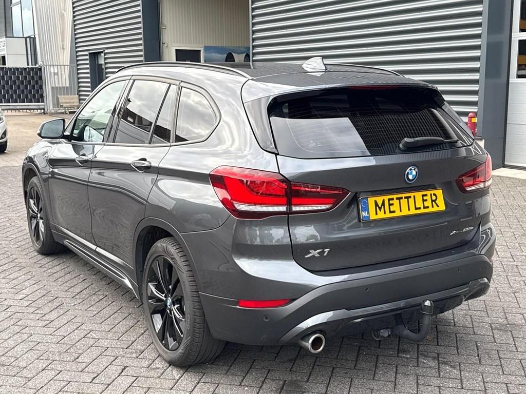 BMW X1 XDrive25e eDrive Edition, Sport line, navigatie, trek, Auto's, 8 kWh, Gebruikt, Leder en Stof, Plug-in hybride
