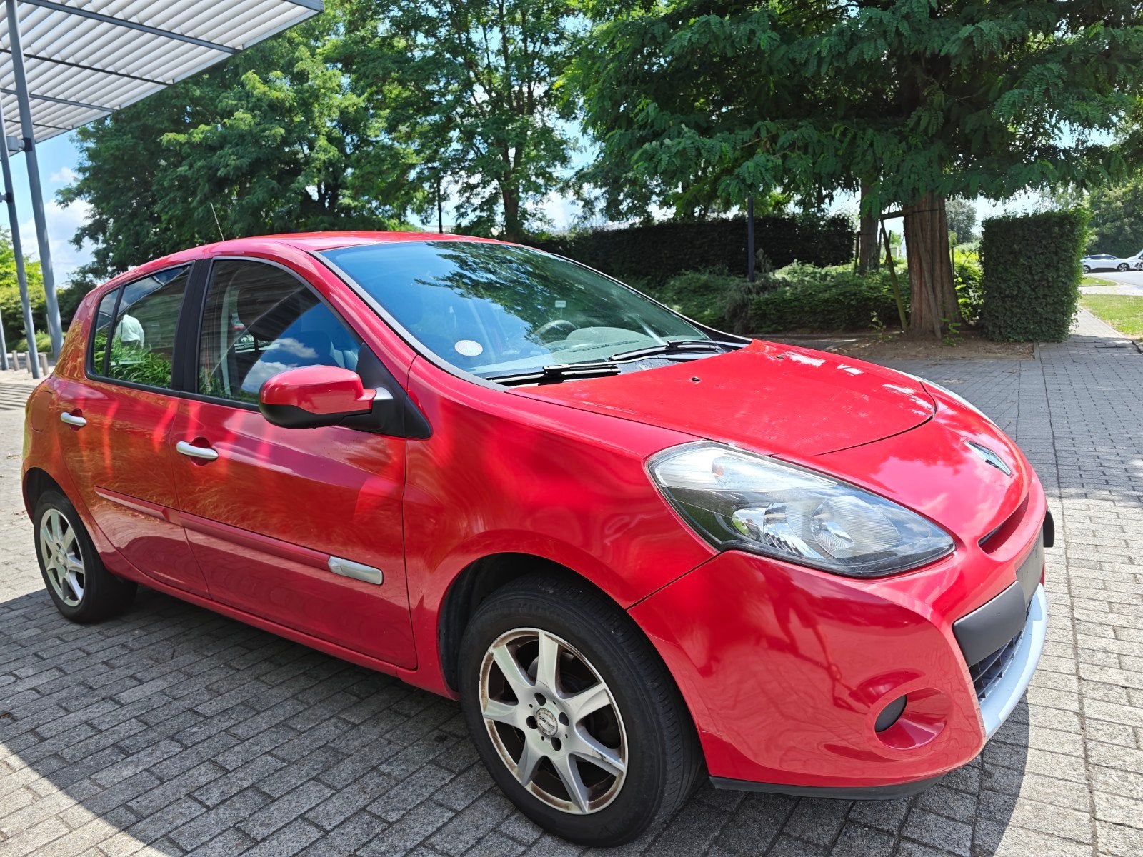 Renault Clio/ jaar 2011/ 1200 Benzine/airco 

1200

Jaar, Euro 5, Bedrijf, Te koop, Benzine
