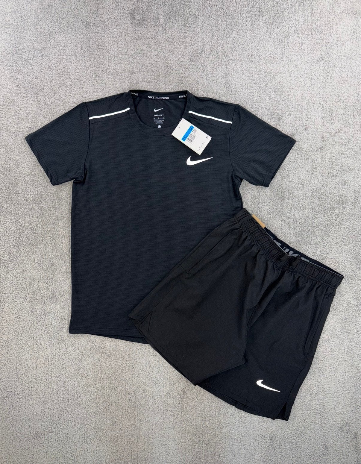 Ensemble Nike Miller Noir, Vêtements | Hommes, Vêtements de sport, Enlèvement ou Envoi, Comme neuf, Noir