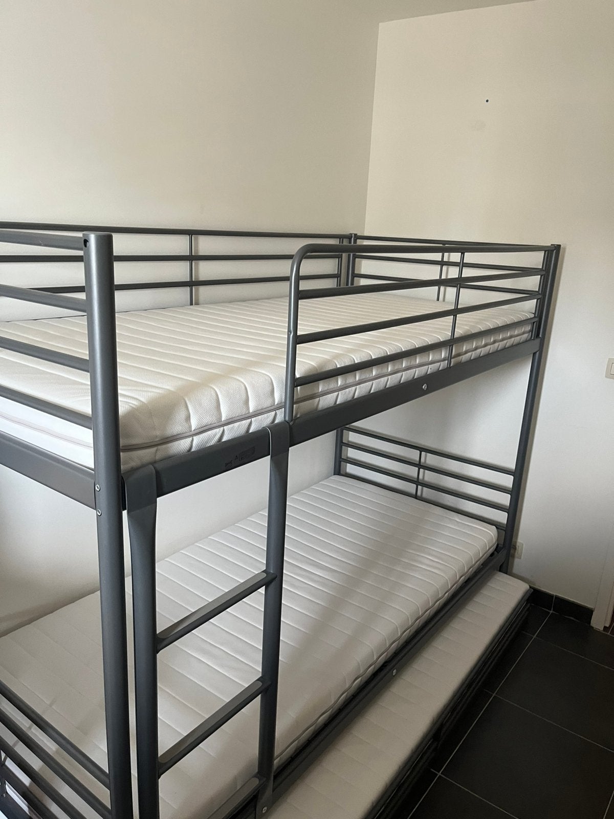 2 persoons stapelbed met extra uitrolbare matras, Huis en Inrichting, Slaapkamer | Stapelbedden en Hoogslapers, Ophalen, 210 cm