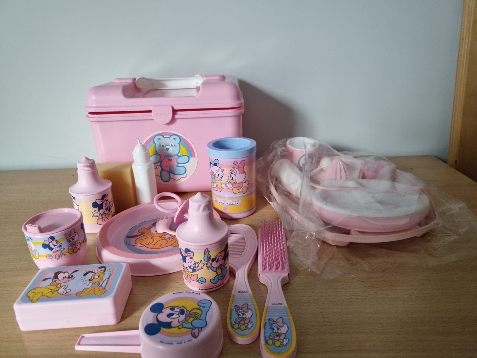 Set pour manger et trousse de toilette vintage, Enfants & Bébés, Jouets | Autre, Enlèvement