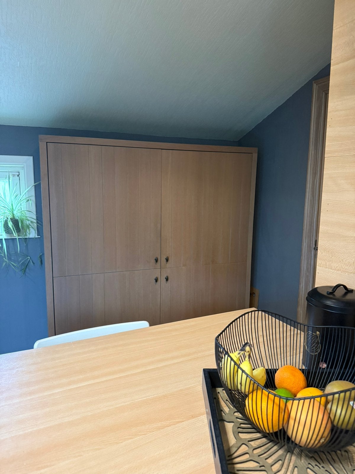Vol  eiken kast, 3 legplanken, lengte 1m48, breedte 45 cm., Oostende