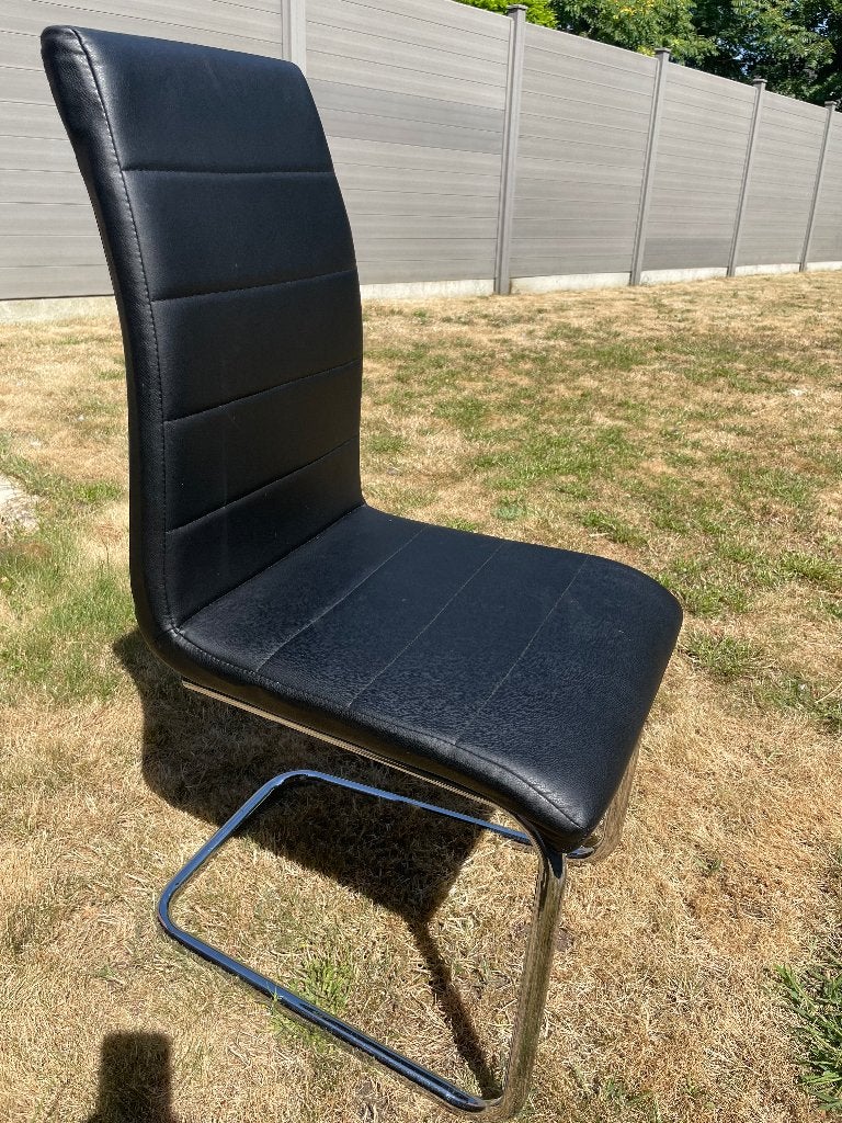 4 gratis eetkamerstoelen, Ophalen, Gebruikt, Zwart, Leer