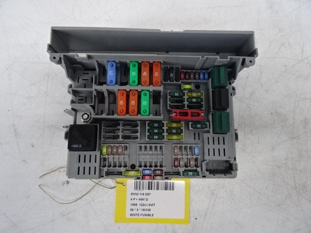 BOITIER FUSIBLES BMW 1 serie (E87 / 87N) (6906621-06), Utilisé, BMW