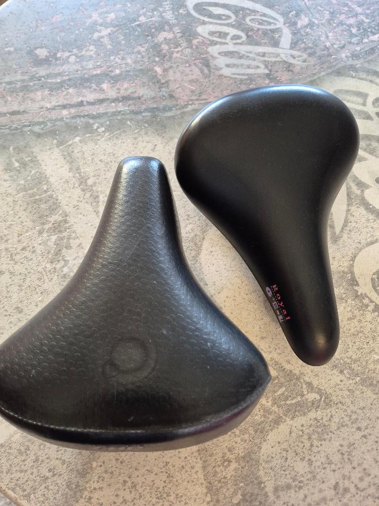 FIETSZADELS, Ophalen, Zo goed als nieuw, Zadel, Leer