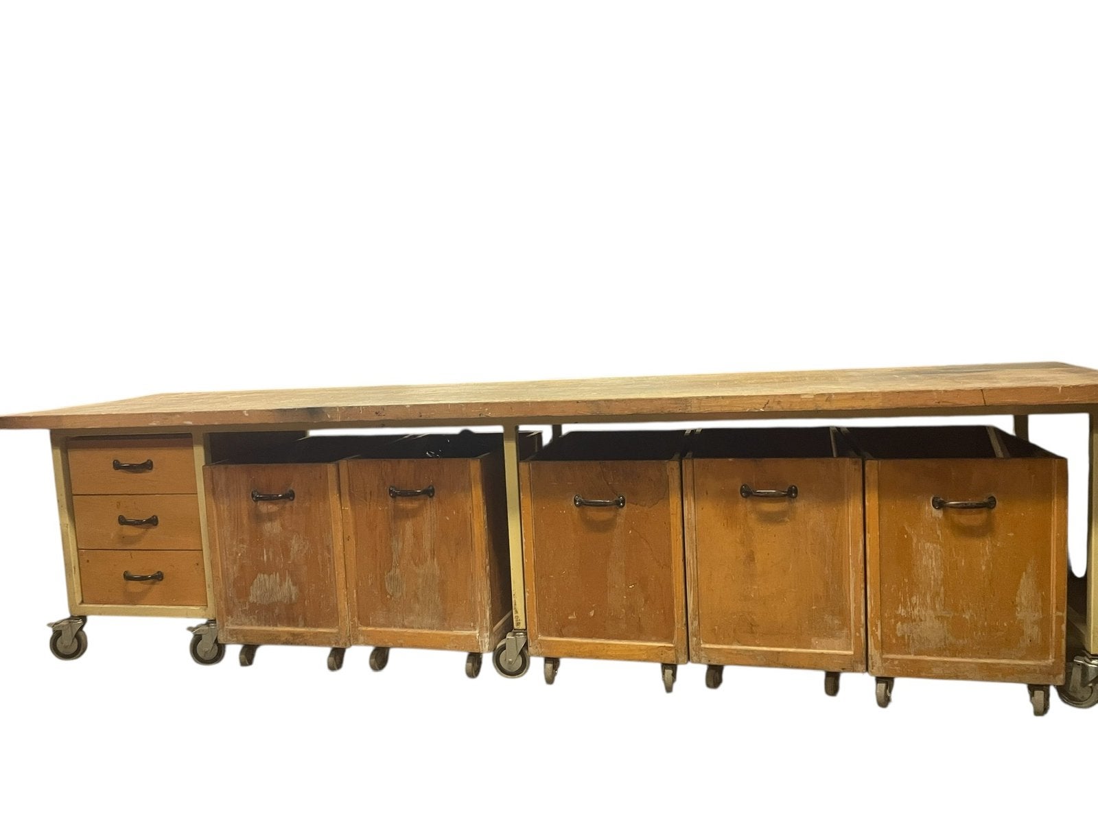 Armoire a ossature en fer de couleur orinale., Enlèvement