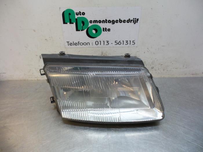 Phare droit d'un Volkswagen Passat (Passat 96-), Volkswagen, -, Utilisé, -
