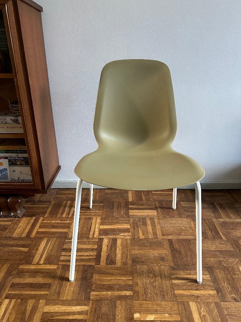 1 stoel beige met witte poten, Ophalen, Zo goed als nieuw