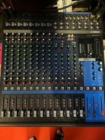 Yamaha MX16XU Mixer, Muziek en Instrumenten, Ophalen, Zo goed als nieuw, 10 tot 20 kanalen, Microfooningang