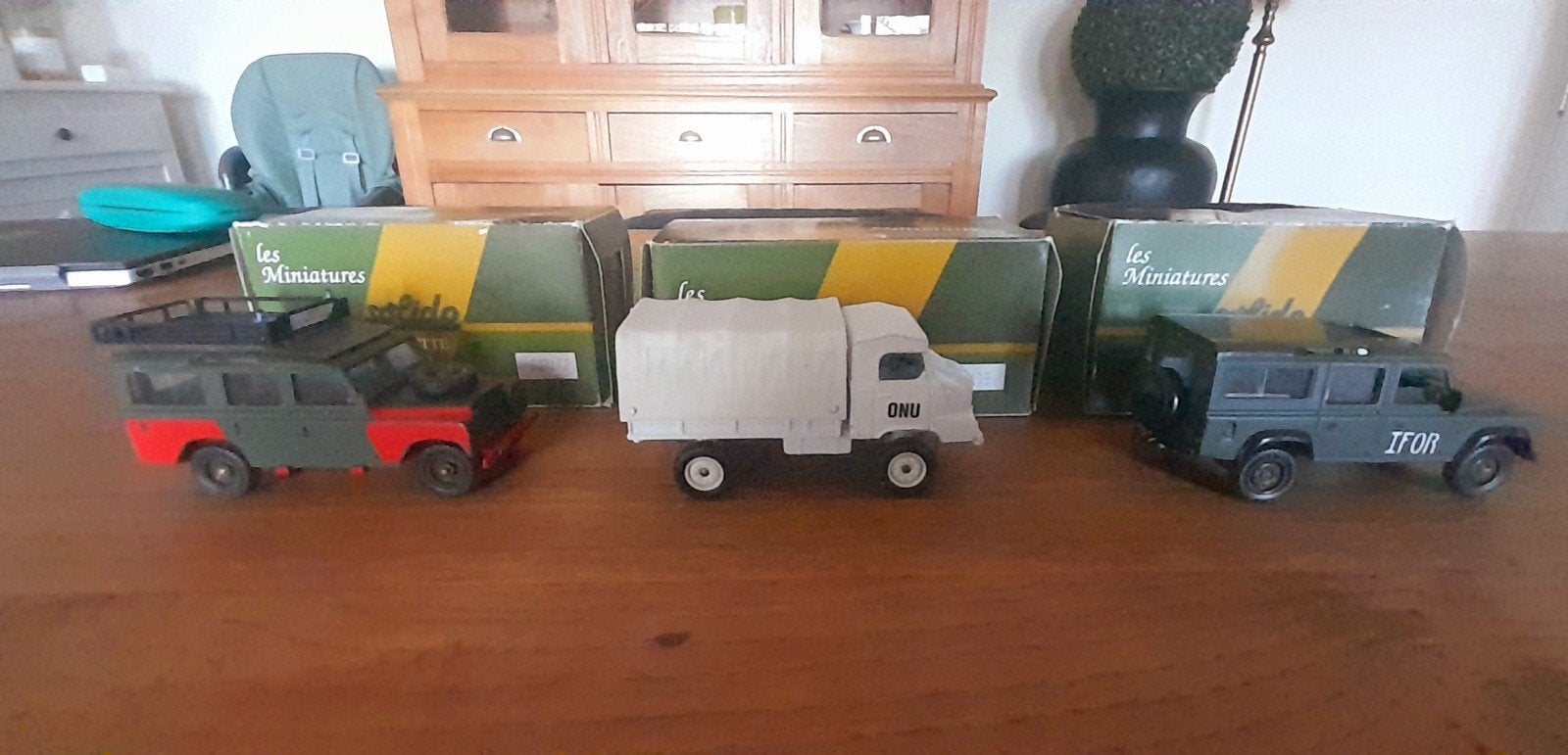 lot de 3 véhicules militaires en métal., Enlèvement