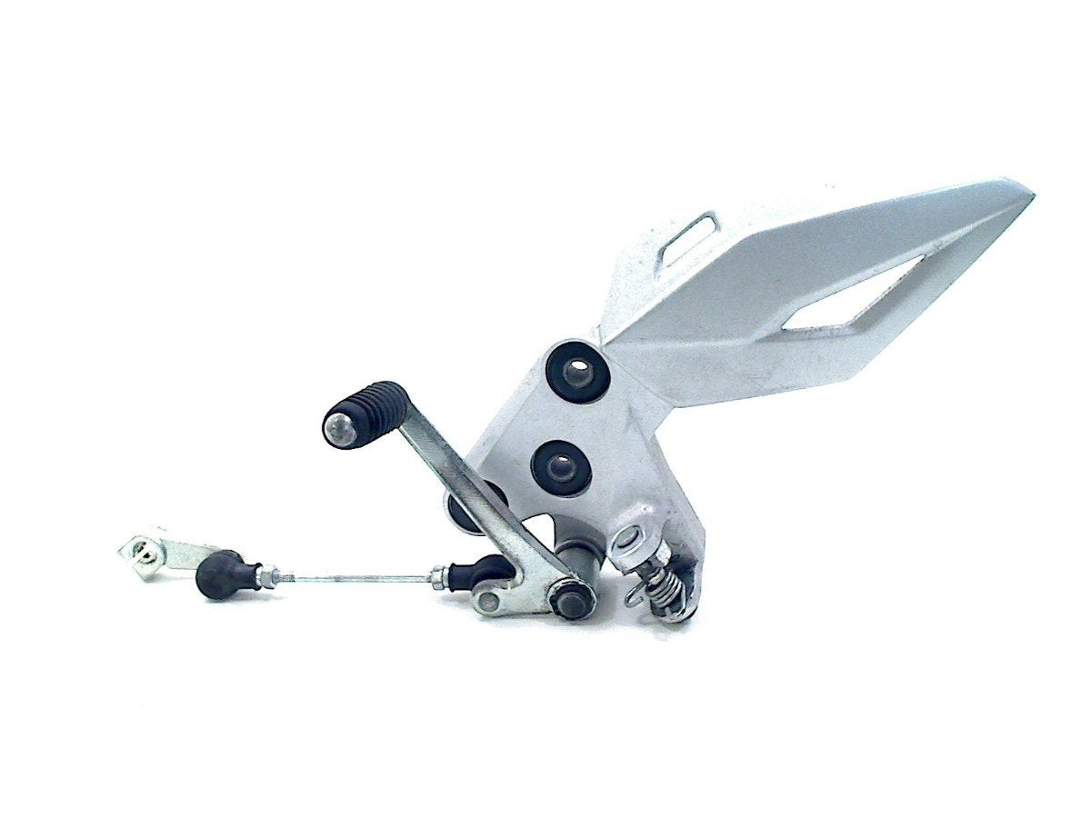 SCHETSPLAAT LINKS VOOR Suzuki GSR 750 2011-2016 (GSR 750), Dhr. S. di Majo, Gebruikt, Info@cama-motorparts.nl, P.J. Troelstraweg 8 8
3144 CX  MAASSLUIS, NL