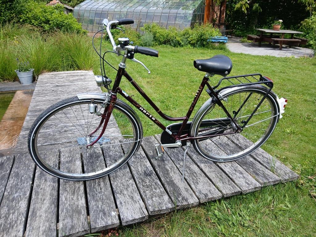 Rode damesfiets Norta, Ophalen, Jaren '60 of nieuwer, Velgrem, 51 tot 55 cm