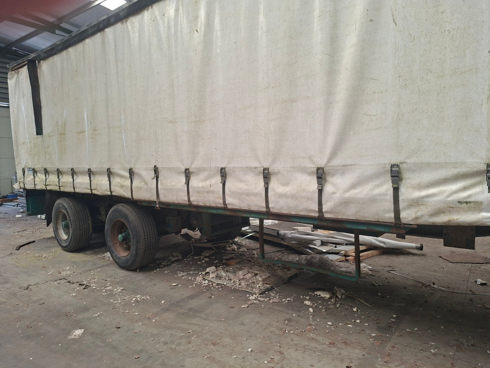 Tracteur semi-remorque de 12,70 m, Enlèvement