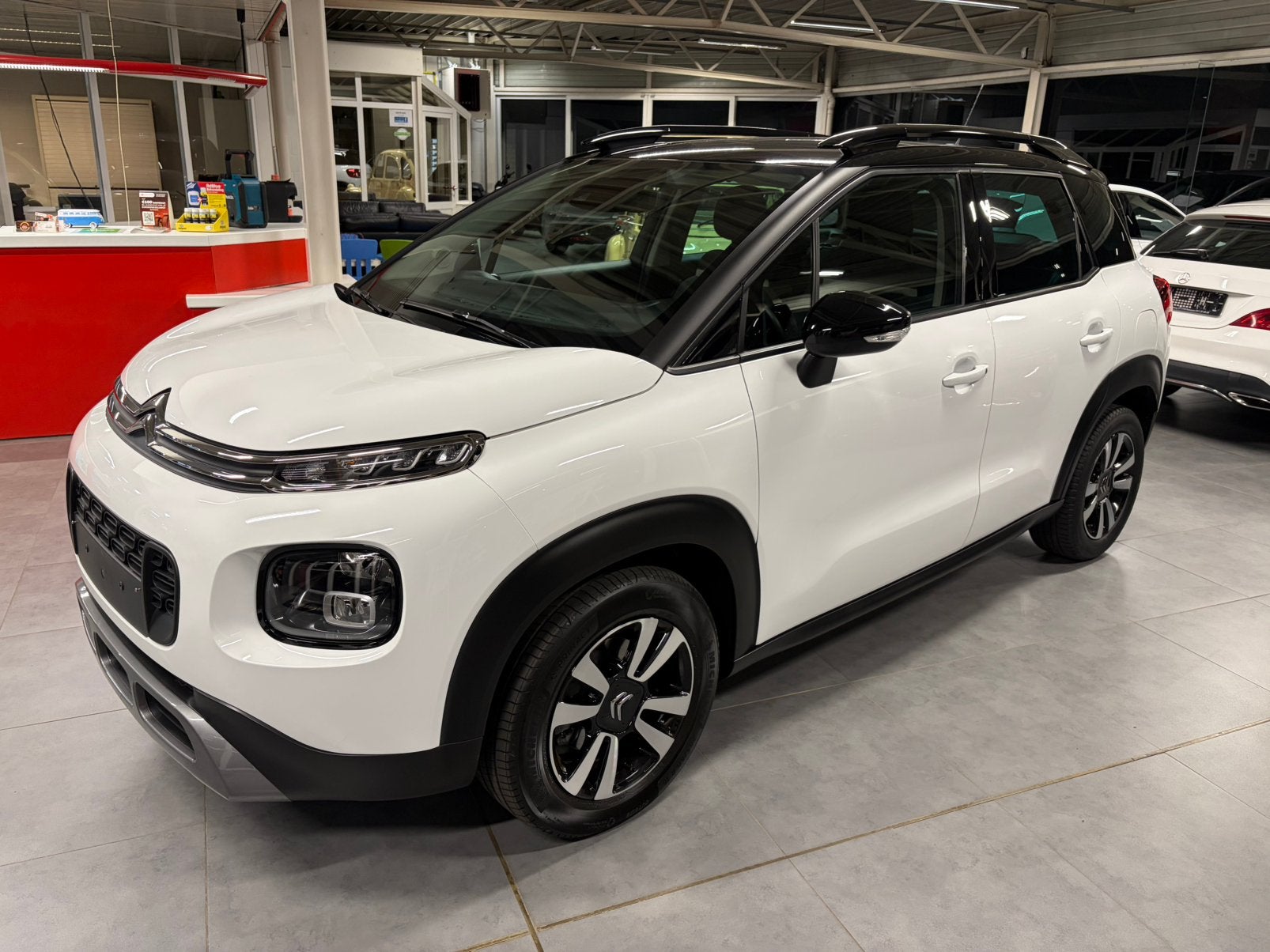 Citroën C3 Aircross 1.2i Shine, Voorwielaandrijving, 1199 cc, Wit, Bedrijf