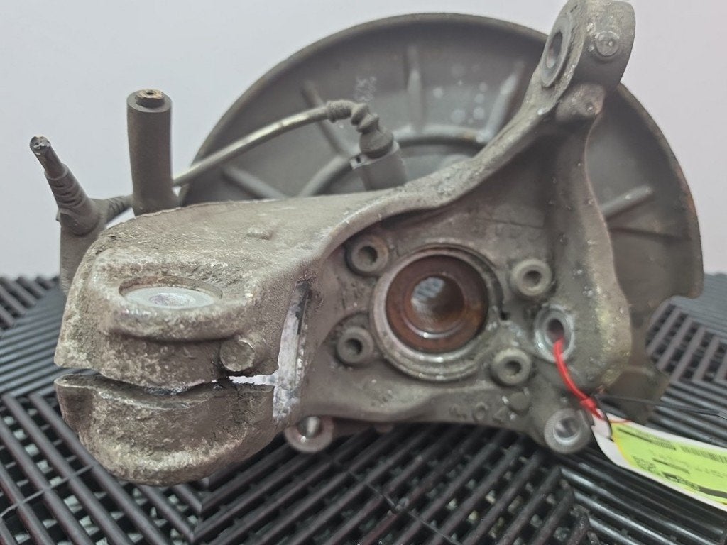 FUSEE AVANT DROITE Passat Variant (365) (|3C0407254F|), Volkswagen, Volkswagen AG, Utilisé, Kundenbetreuung@volkswagen.de