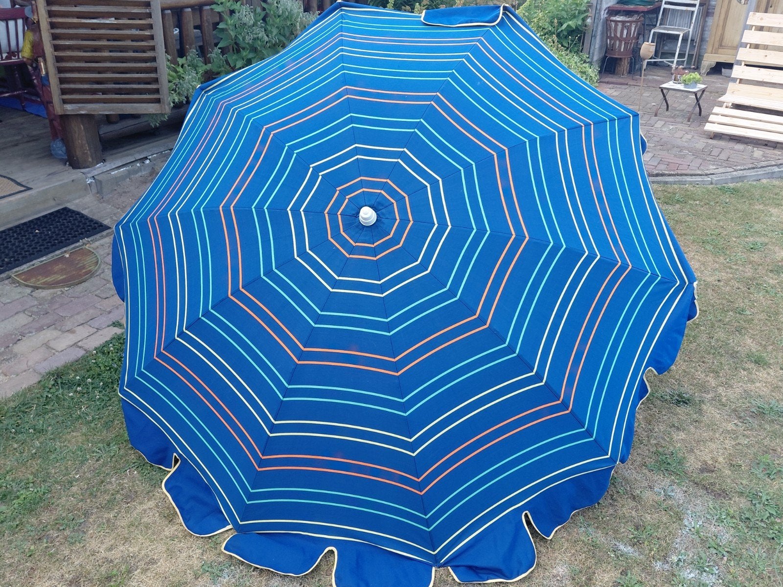Vintage parasol met kleurrijke strepen, Tuin en Terras, Ophalen