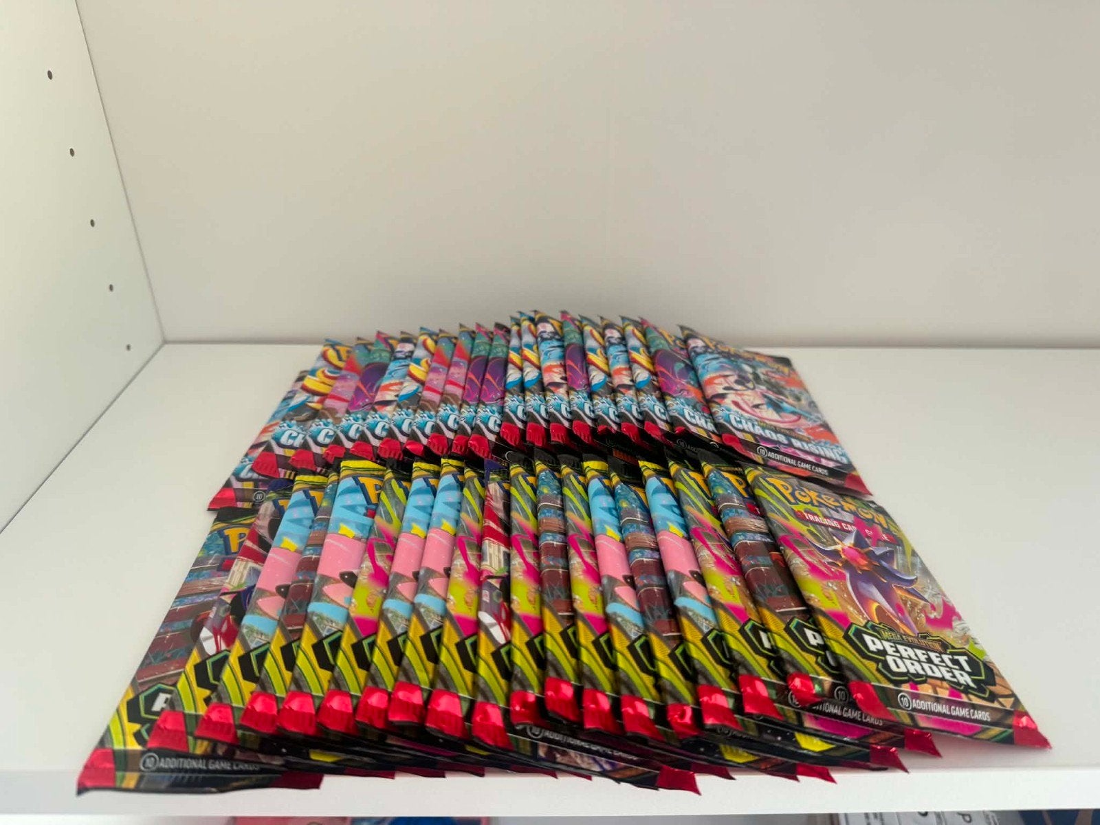 38 boosters - Chaos Rising et Perfect Order, Enlèvement, Booster