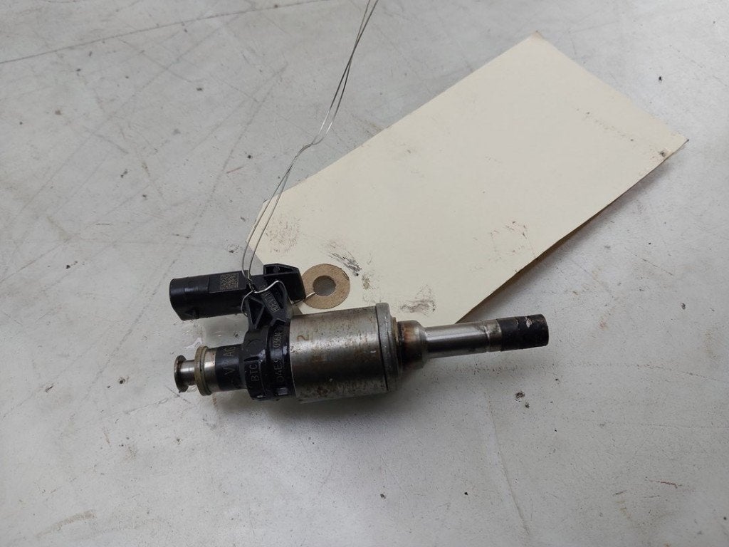 INJECTOR BRANDSTOF Volkswagen Polo V (6R) (|04E906036AE|), Robert Bosch AG, Gebruikt, Volkswagen, Robert-Bosch-Allee 1
74232  Abstatt, DE