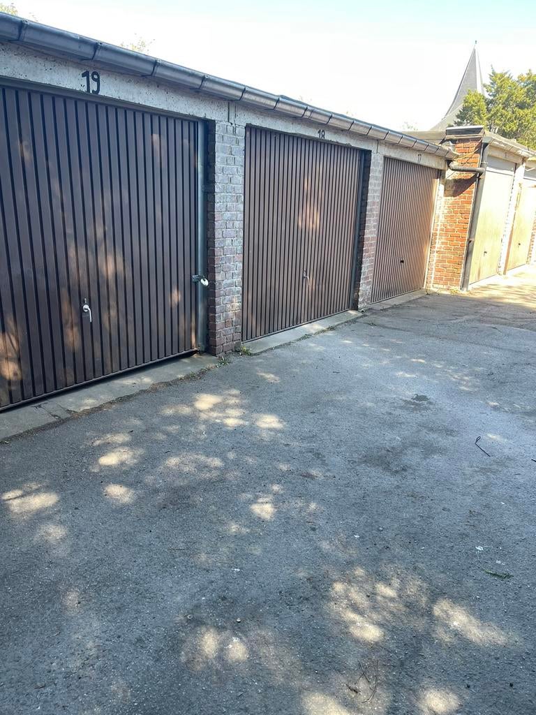 Garage à louer à Jumet, Immo