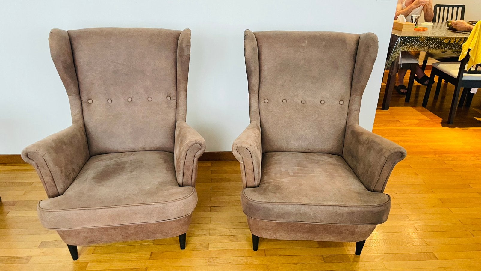 Deux fauteuils à oreilles, Enlèvement, Comme neuf