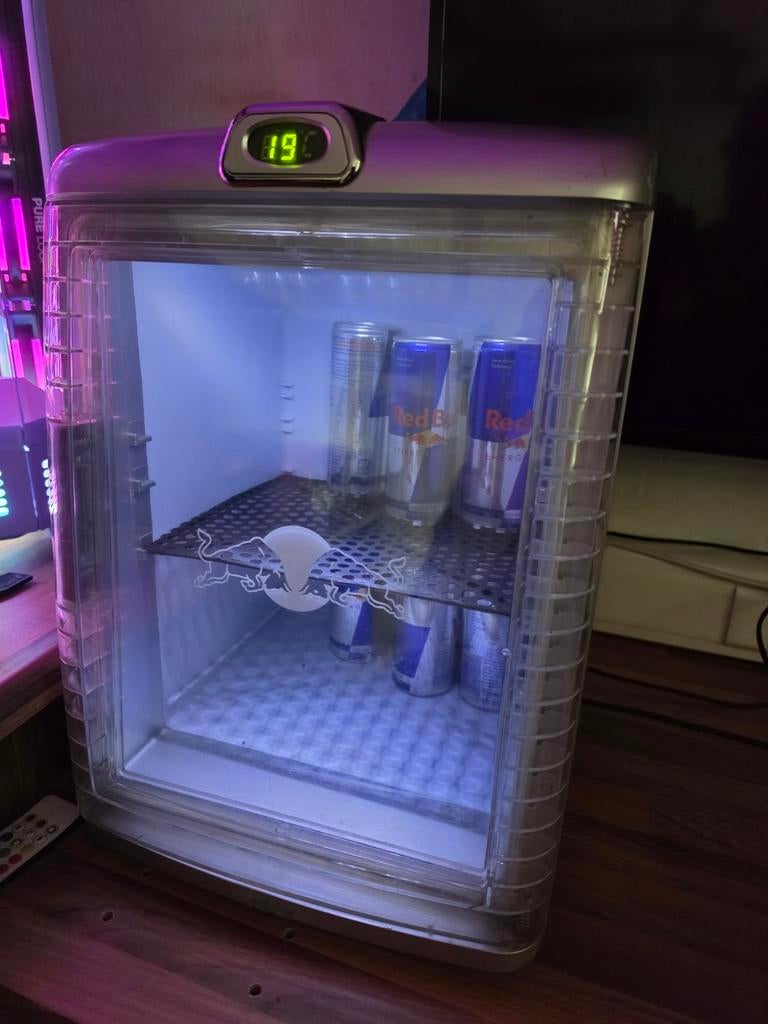 Kleine redbull ijskast , koelt niet meer, Sans bac à congélation, Moins de 45 cm, Enlèvement, Utilisé