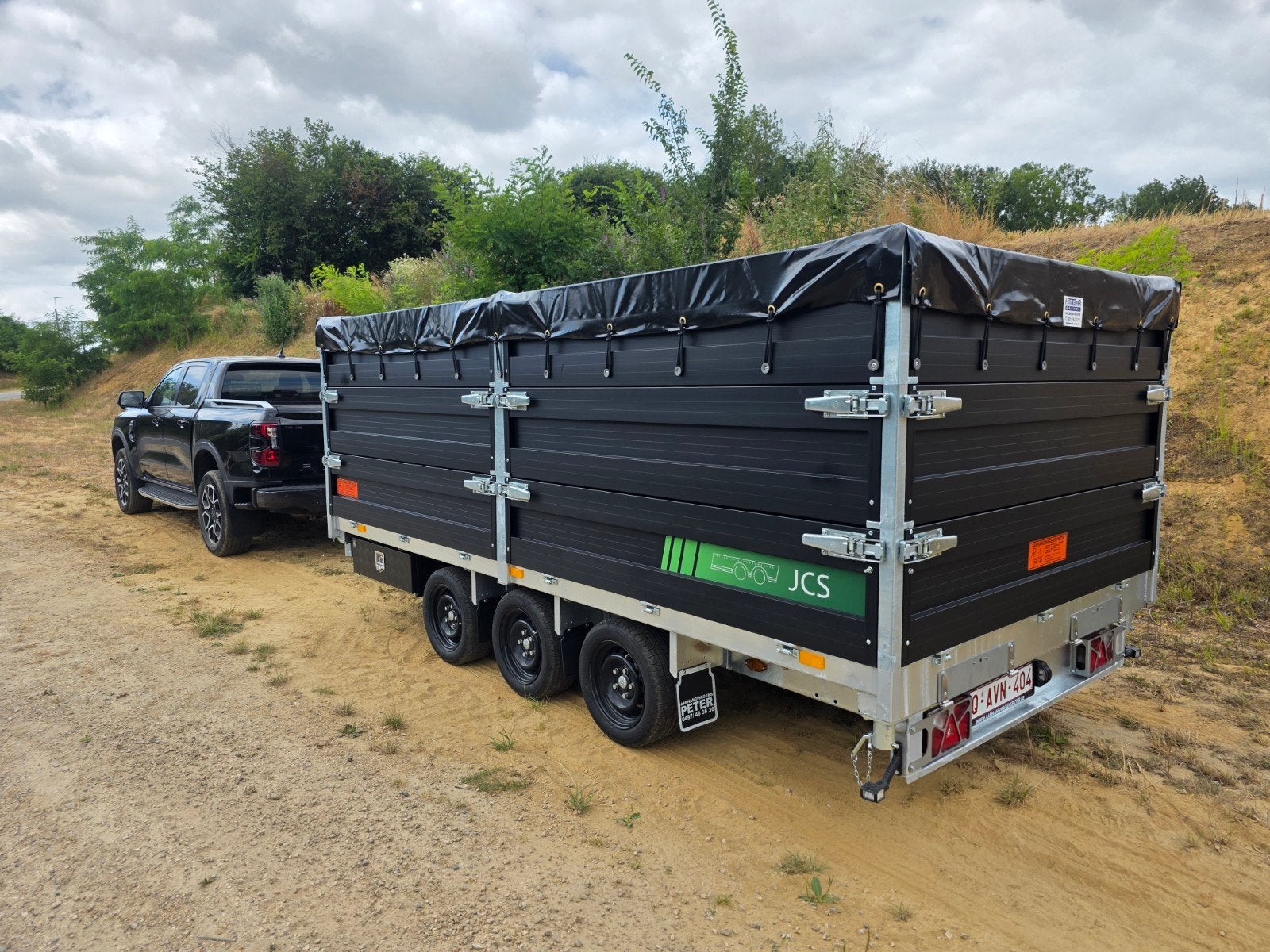 Speciaal transport met aanhanger en bestelwagen, Ophalen
