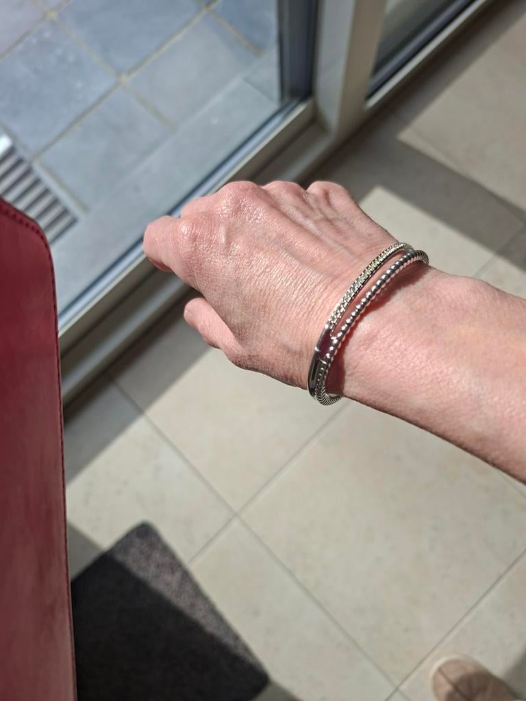 Bracelet Swarovski, Enlèvement