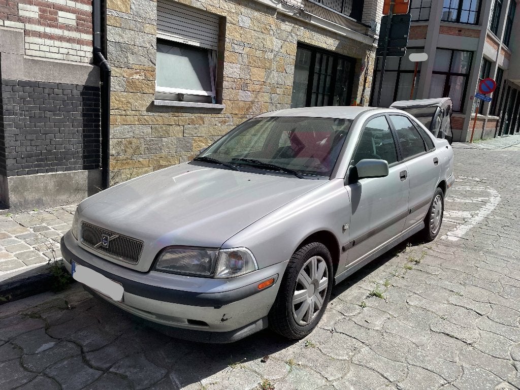 VOLVO S40 2000, Autos, Volvo, Particulier, S40, Essence, Euro 2, Berline, 5 portes, Boîte manuelle, Argent ou Gris, Gris, Tissu