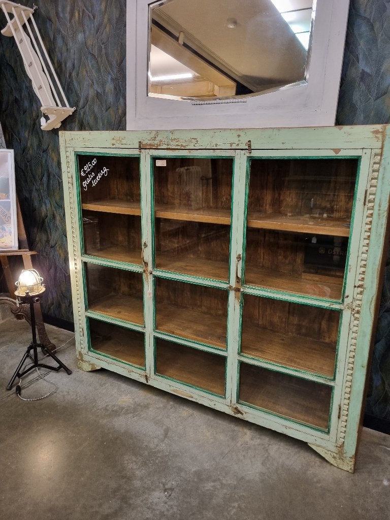 Vintage vitrinekast met prachtige brocante patina., Antiek en Kunst, Ophalen