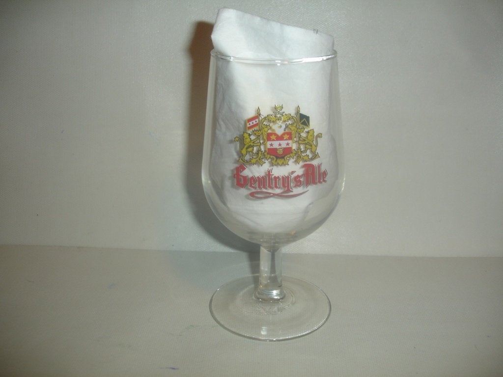 Bierglas Gentry's Ale, op voet voor € 1,00., Ophalen of Verzenden, Zo goed als nieuw, Glas of Glazen, Overige merken
