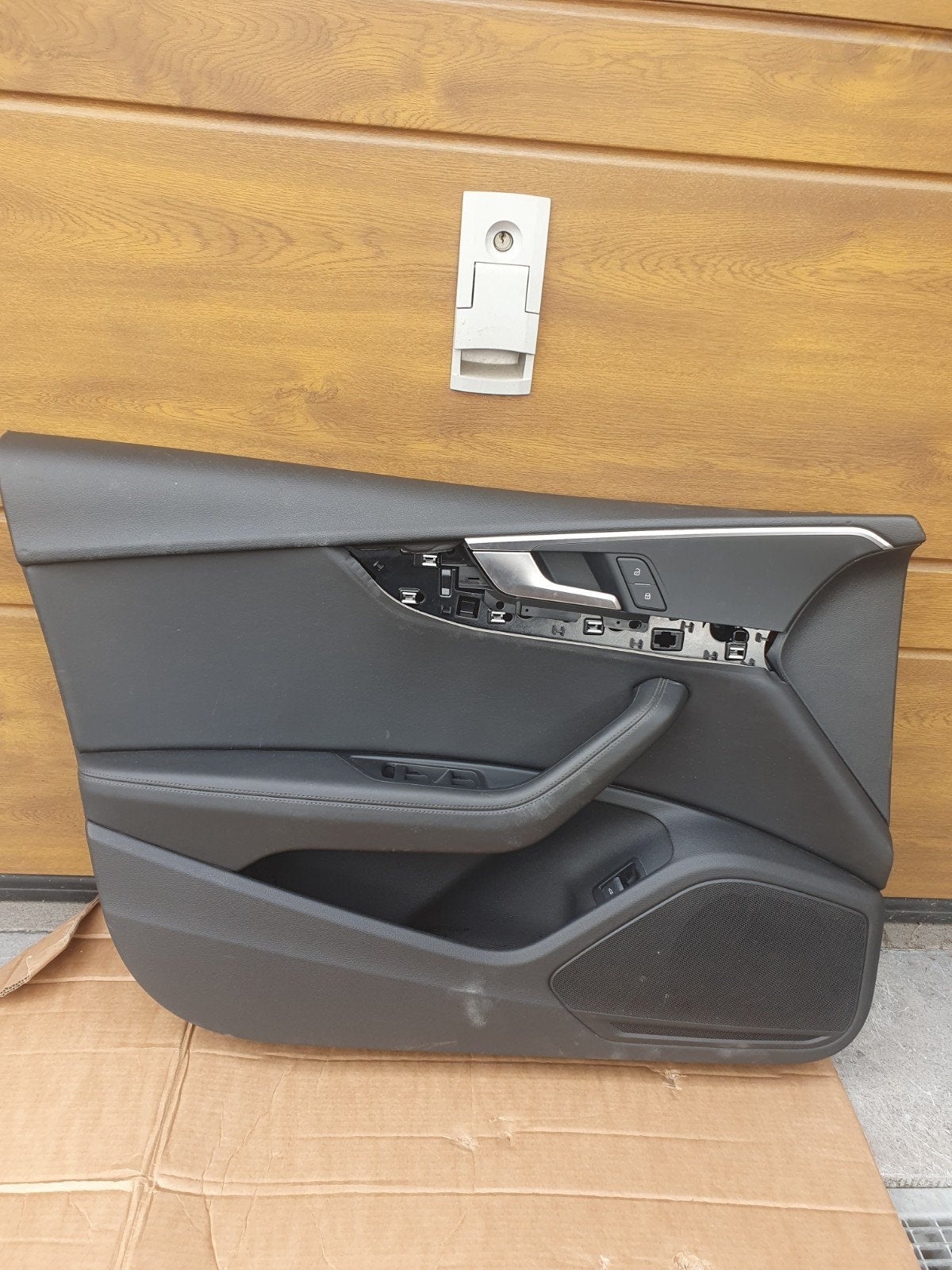 Deurpaneel linksvoor
8W8867117, Auto-onderdelen, Interieur en Bekleding, Ophalen, Gebruikt, Audi