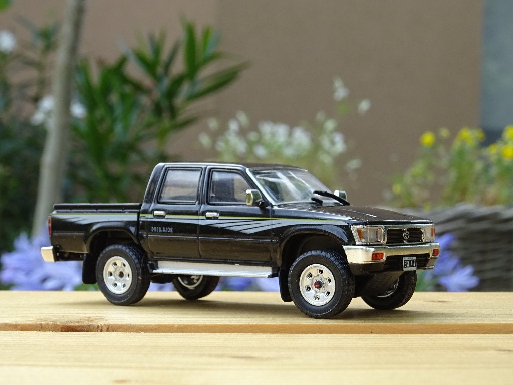 Toyota Hilux SR5 - 1/43 de 1997, Enlèvement ou Envoi, Comme neuf, Voiture