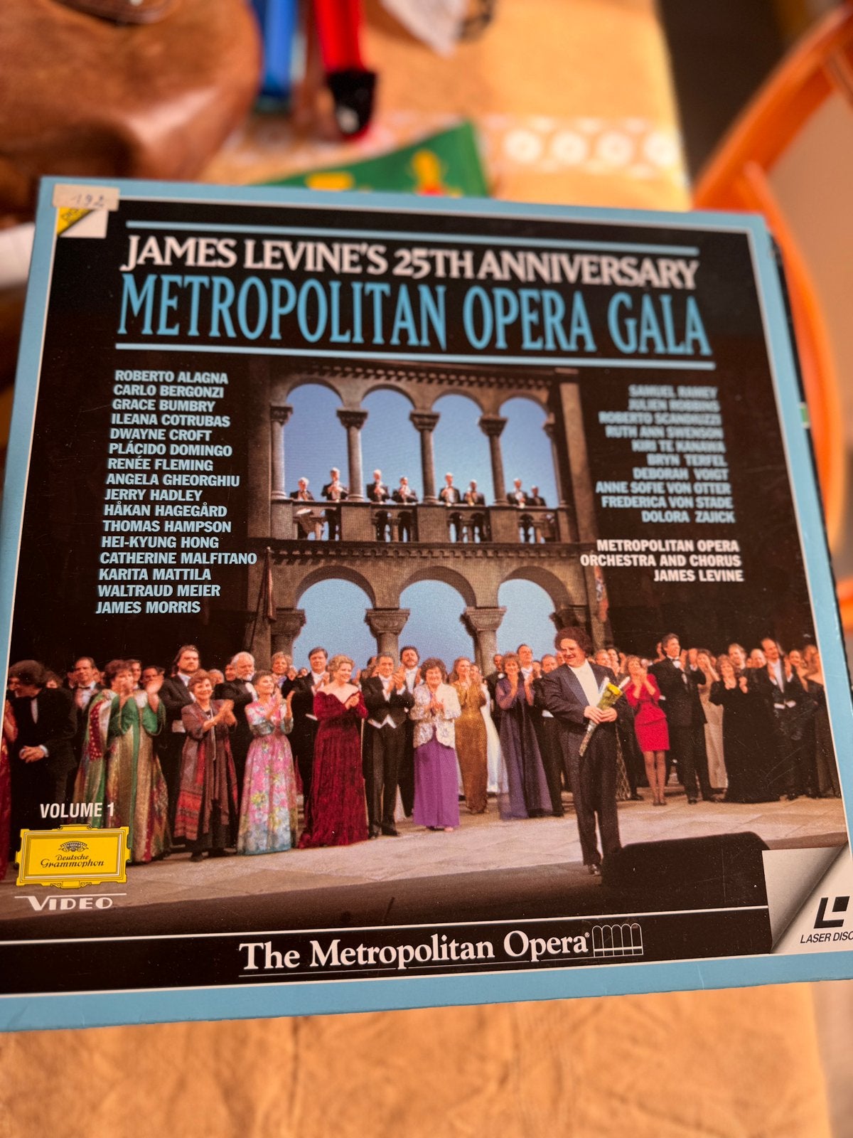 Laserdisc NTSC METROPOLITAN OPERA GALA James Levine, CD & DVD, Vinyles | Musique du monde, Avec livret, Enlèvement ou Envoi, Comme neuf