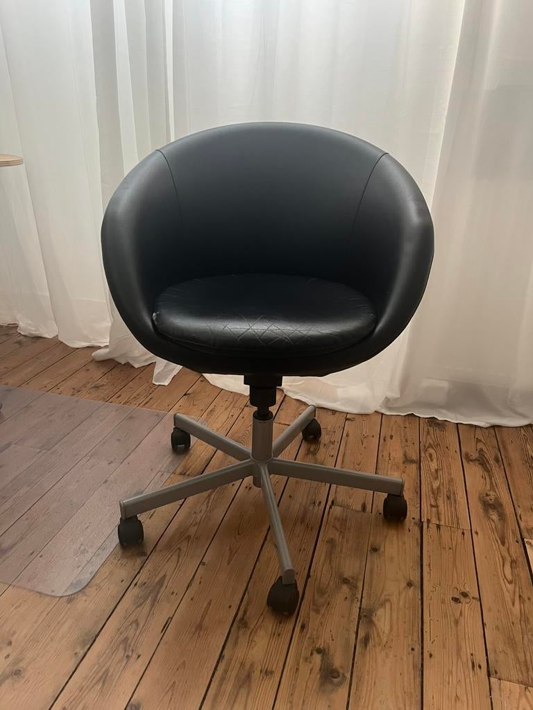 Ikea bureaustoel / kuipstoel (zwart leer), Ophalen, Gebruikt, Zwart, Bureaustoel