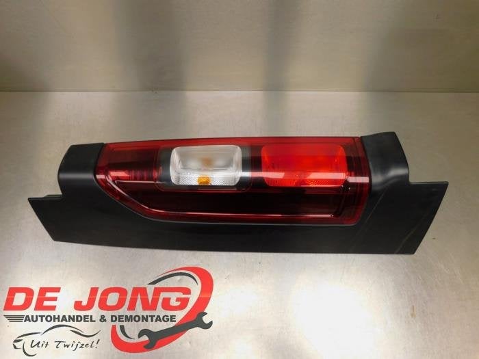 Achterlicht links van een Renault Trafic, Gebruikt, -, Renault, -