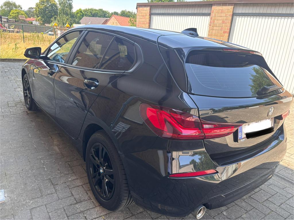 Bmw 118i benz. (dec2020) 140 pk. navi. zetelverwarm., Auto's, Voorwielaandrijving, Zwart, Handgeschakeld, 5 deurs