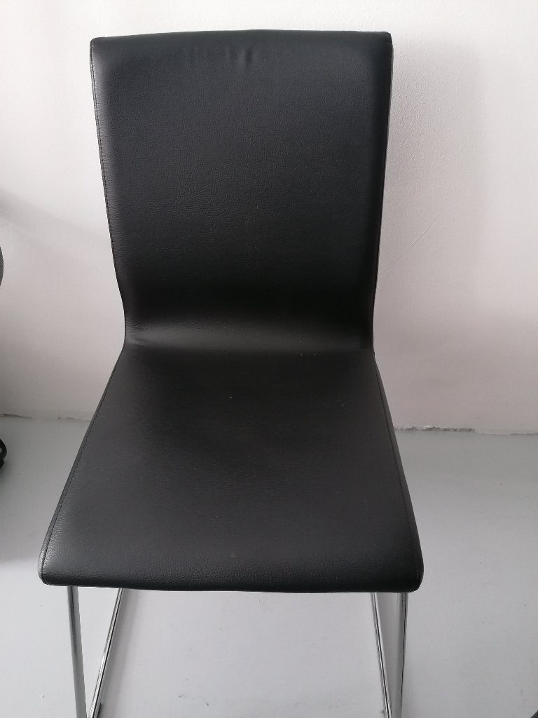 4 zwarte stoelen, Comme neuf, Synthétique, Enlèvement, Quatre