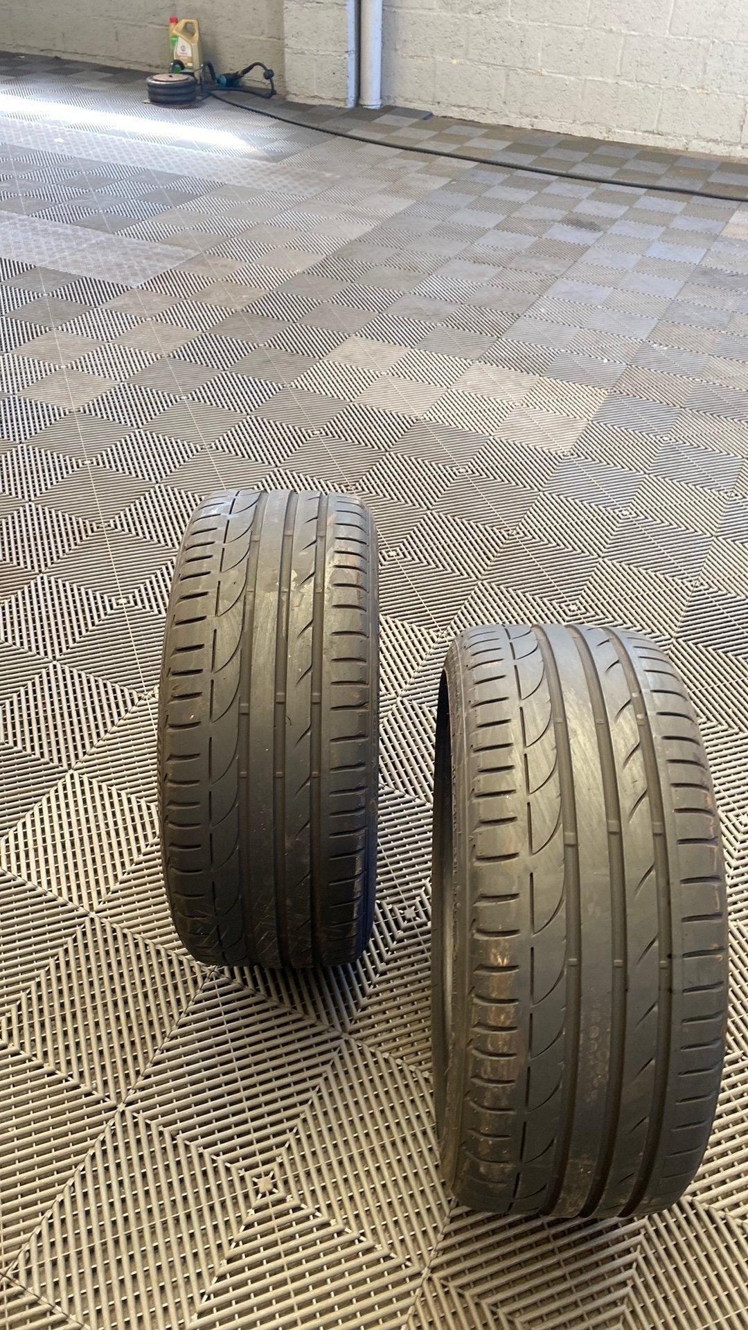 215/40/17-87w bridgestone zomer per stuk met monteren 60 eur, Ophalen
