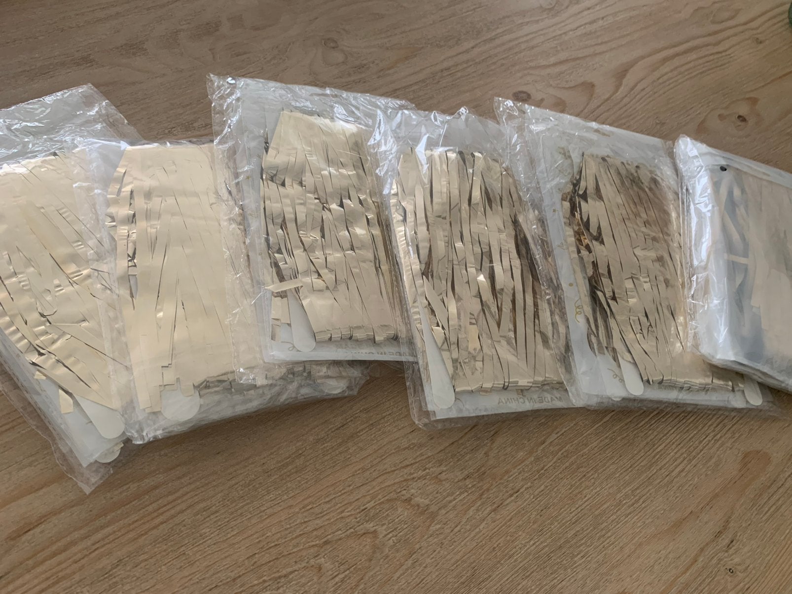 NIEUW!!! 15 goudkleurige franjegordijnen, Ophalen, Nieuw