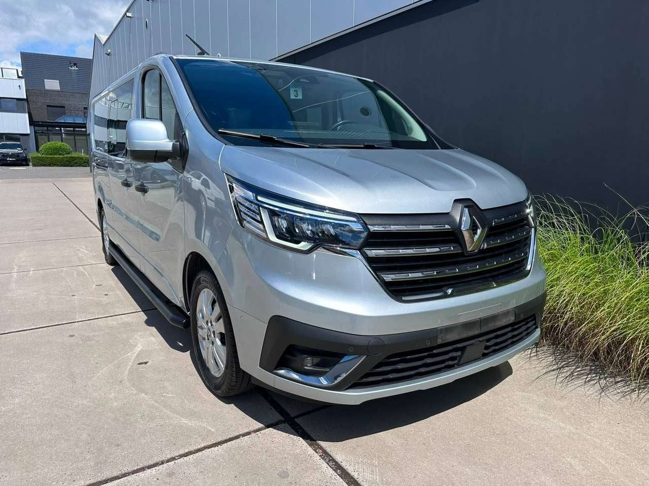 Renault Trafic Renault Trafic 2023 | L2 | Automaat | 170 PK, 4 deurs, 0 cilinders, https://public.car-pass.be/vhr/1ee5a943-9fa6-410b-a07a-7bdfca80091d